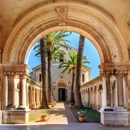 Paradise Center With Pool And Park Le Lys